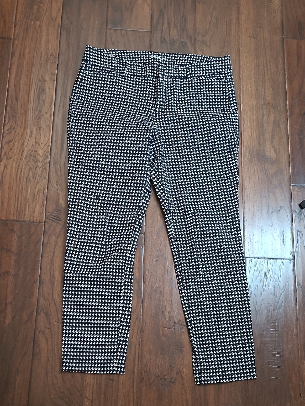 Old Navy Pixie Black & White Patterned Ankle Pants size 8